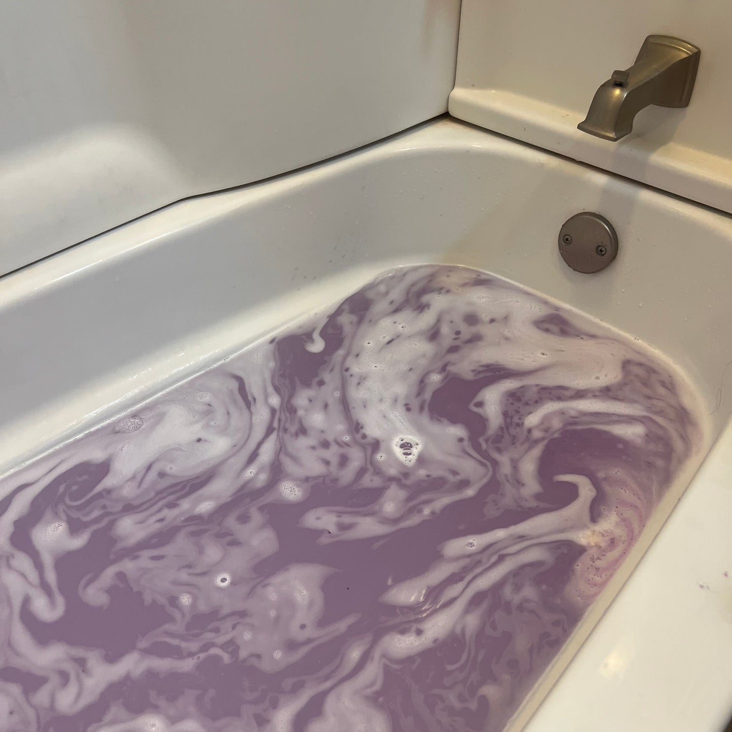 Lavender Vanilla Bath Bomb | 6 oz | eco-friendly