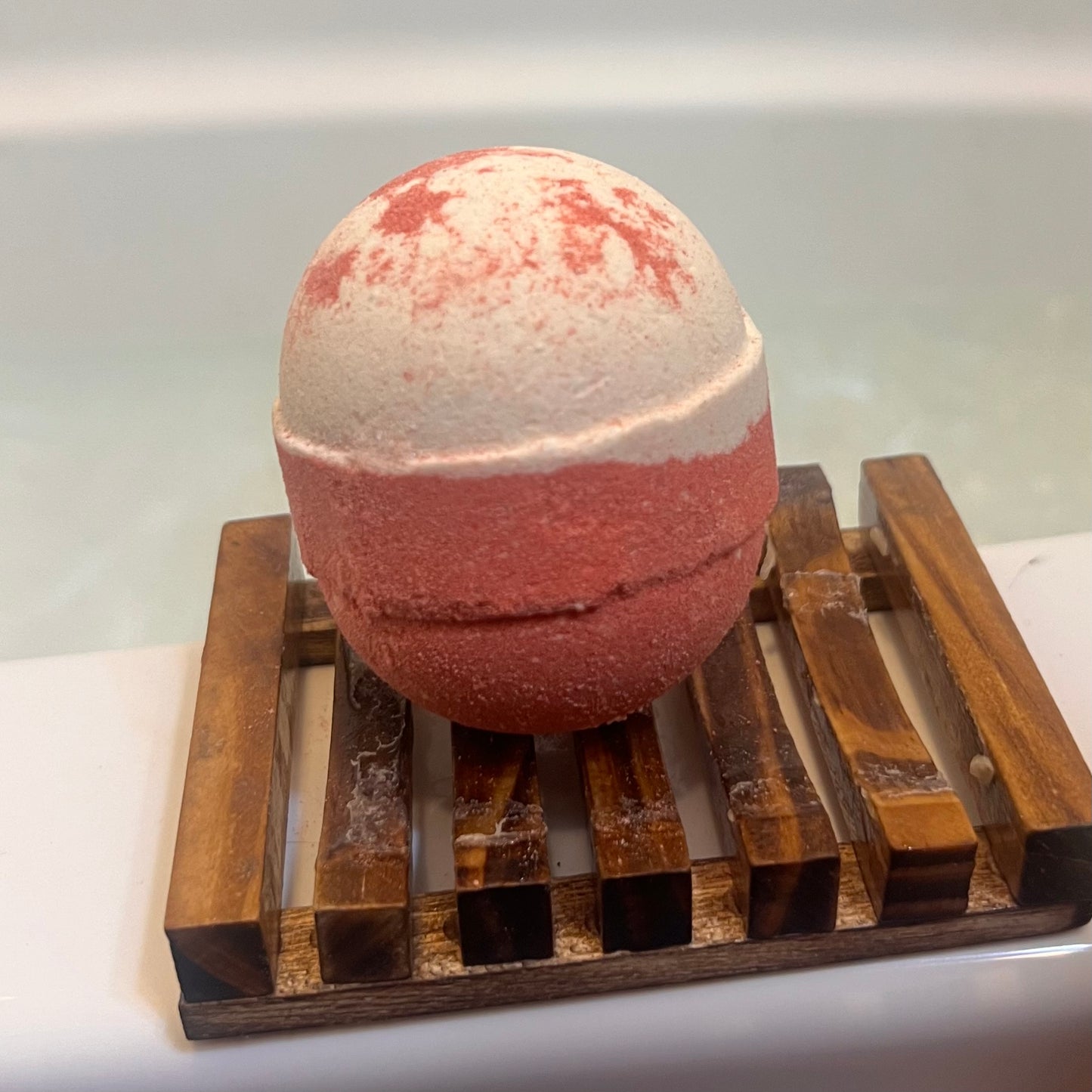 Wild Cranberry bath bomb