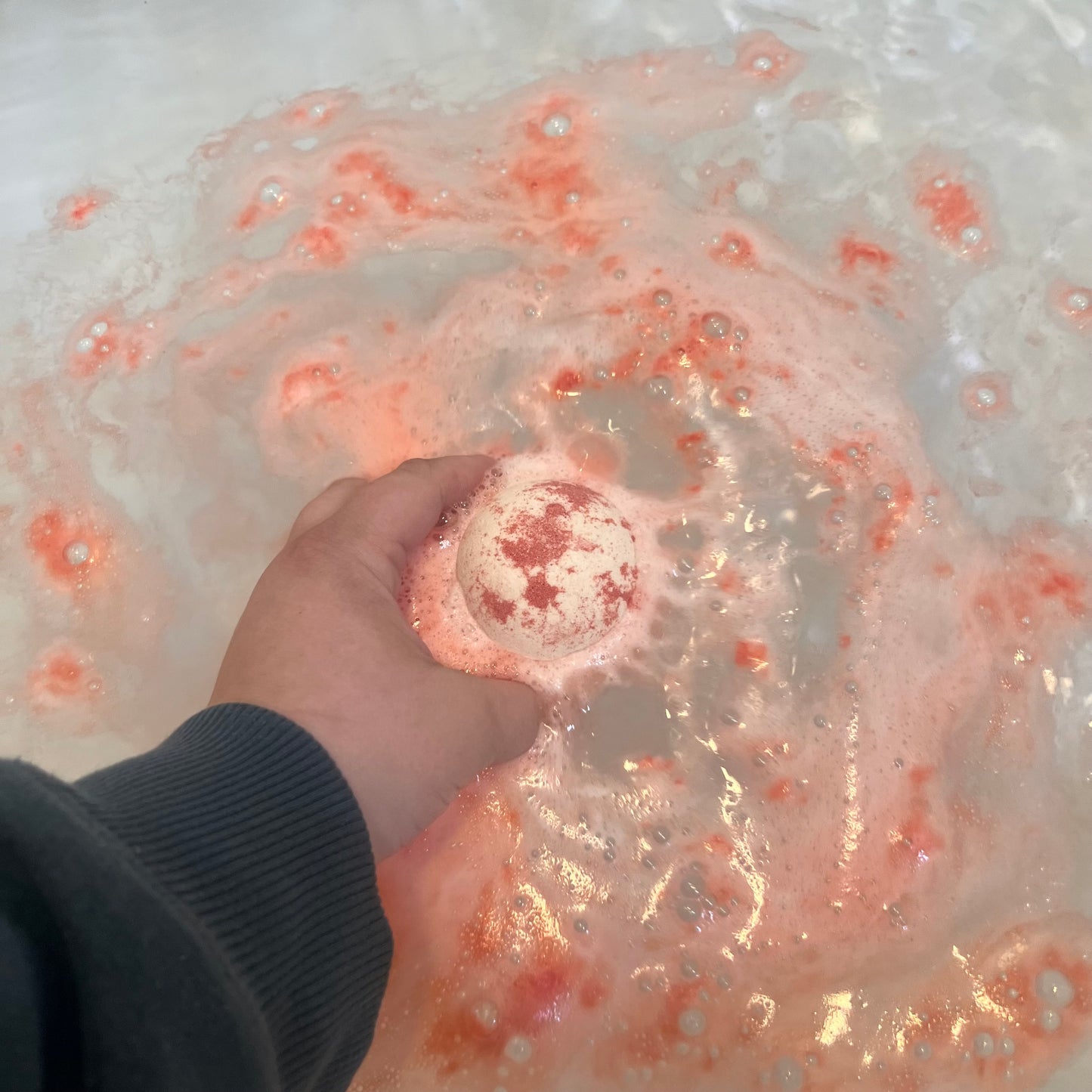 Wild Cranberry bath bomb