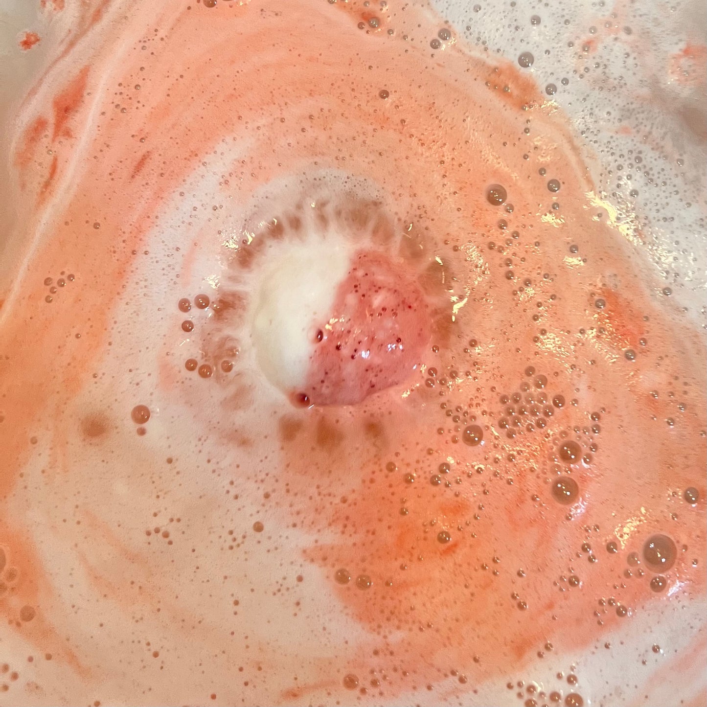 Wild Cranberry bath bomb