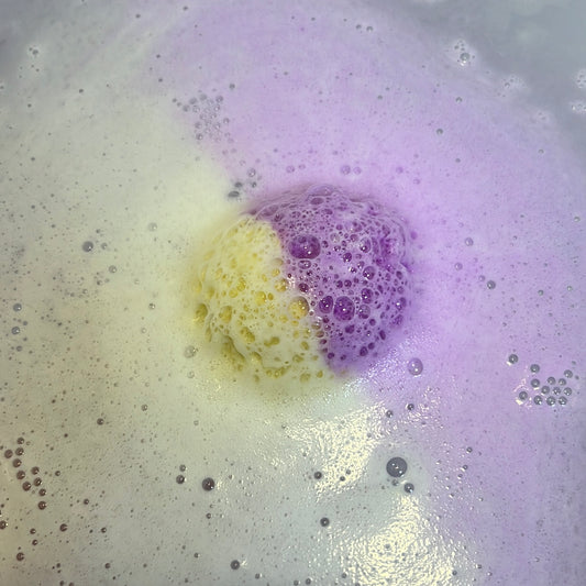 Lavender Vanilla Bath Bomb | 6 oz | eco-friendly